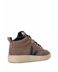 braune hohe Sneakers aus Leder von Veja