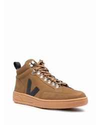 braune hohe Sneakers aus Leder von Veja