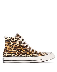 braune hohe Sneakers aus Segeltuch mit Leopardenmuster