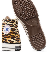 braune hohe Sneakers aus Segeltuch mit Leopardenmuster von Converse