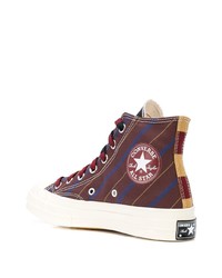 braune hohe Sneakers aus Segeltuch von Converse