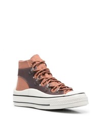 braune hohe Sneakers aus Segeltuch von Converse