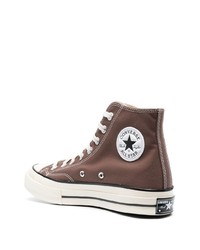 braune hohe Sneakers aus Segeltuch von Converse