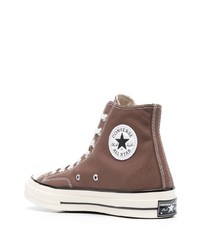 braune hohe Sneakers aus Segeltuch von Converse