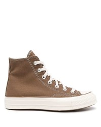 braune hohe Sneakers aus Segeltuch von Converse