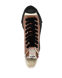 braune hohe Sneakers aus Segeltuch von Maison Mihara Yasuhiro