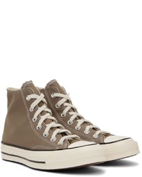 braune hohe Sneakers aus Segeltuch von Converse