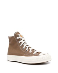 braune hohe Sneakers aus Segeltuch von Converse