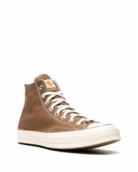 braune hohe Sneakers aus Segeltuch von Converse