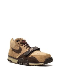 braune hohe Sneakers aus Wildleder von Nike