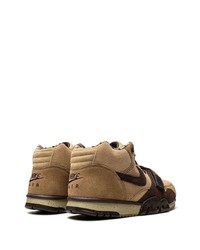 braune hohe Sneakers aus Wildleder von Nike