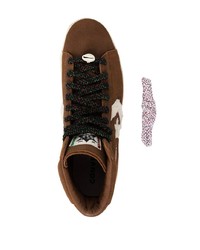 braune hohe Sneakers aus Wildleder von Converse