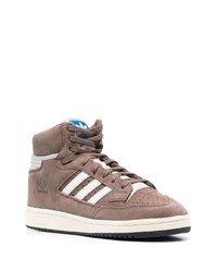 braune hohe Sneakers aus Wildleder von adidas