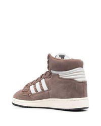 braune hohe Sneakers aus Wildleder von adidas