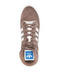 braune hohe Sneakers aus Wildleder von adidas