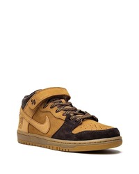 braune hohe Sneakers aus Wildleder von Nike