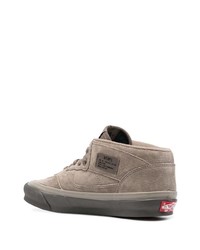 braune hohe Sneakers aus Wildleder von Vans