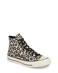 braune hohe Sneakers mit Leopardenmuster