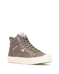 braune hohe Sneakers von Cariuma