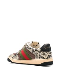 braune Leder niedrige Sneakers mit Schlangenmuster von Gucci