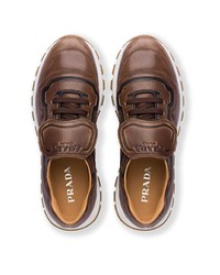 braune Leder niedrige Sneakers von Prada