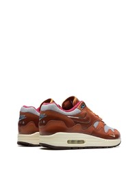 braune Leder niedrige Sneakers von Nike