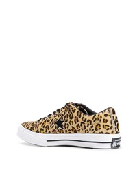 braune niedrige Sneakers mit Leopardenmuster von Converse