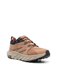 braune niedrige Sneakers von Hoka One One