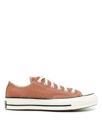 braune niedrige Sneakers von Converse