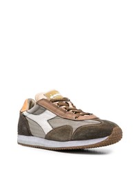 braune niedrige Sneakers von Diadora