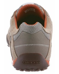 braune niedrige Sneakers von Geox