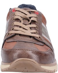 braune niedrige Sneakers von Mustang