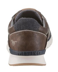 braune niedrige Sneakers von Mustang Shoes