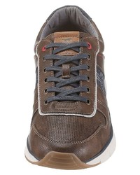 braune niedrige Sneakers von Mustang Shoes