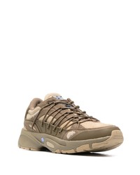 braune niedrige Sneakers von McQ