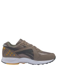 braune niedrige Sneakers von Reebok Classic