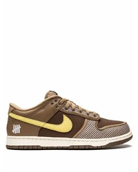 braune Segeltuch niedrige Sneakers von Nike