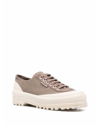 braune Segeltuch niedrige Sneakers von Superga