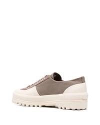 braune Segeltuch niedrige Sneakers von Superga