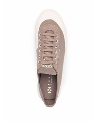 braune Segeltuch niedrige Sneakers von Superga