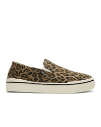 braune Slip-On Sneakers aus Segeltuch mit Leopardenmuster