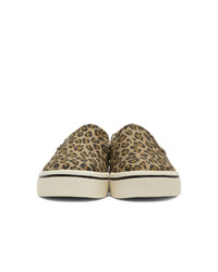 braune Slip-On Sneakers aus Segeltuch mit Leopardenmuster von R13