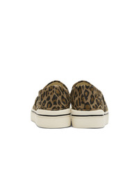 braune Slip-On Sneakers aus Segeltuch mit Leopardenmuster von R13