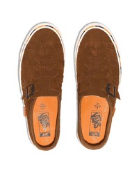 braune Slip-On Sneakers aus Wildleder von Vans