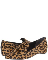 braune Slipper mit Leopardenmuster