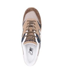 braune Sportschuhe von New Balance