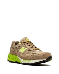 braune Sportschuhe von New Balance