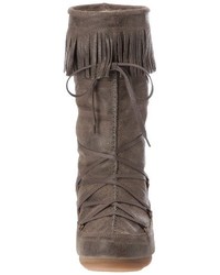 braune Stiefel von Moon Boot