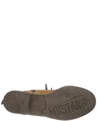 braune Stiefel von Mustang