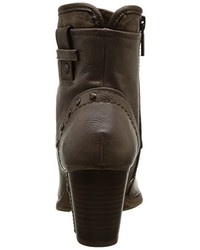 braune Stiefel von Mustang